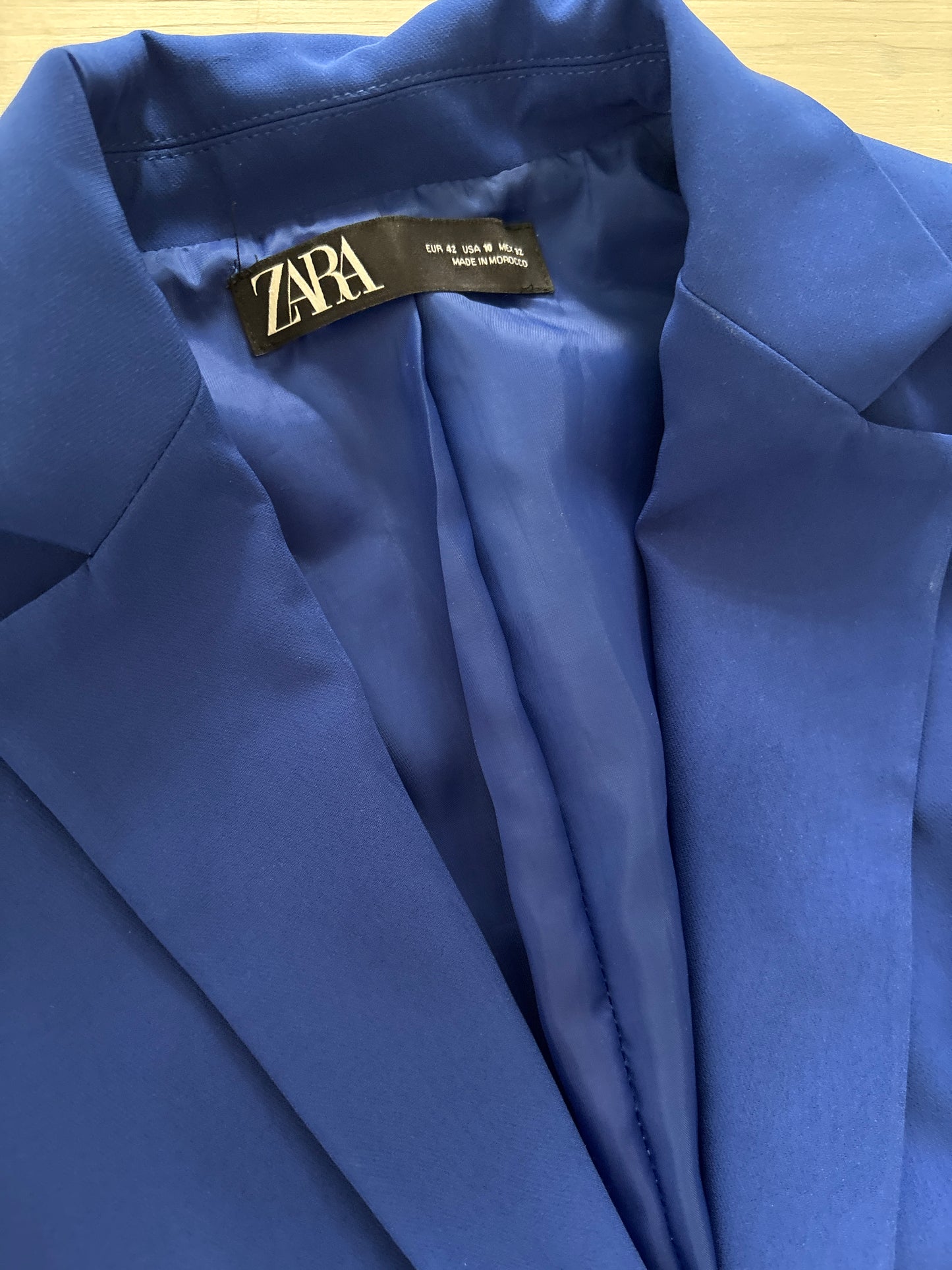 Dybblå blazer med enkelt knap