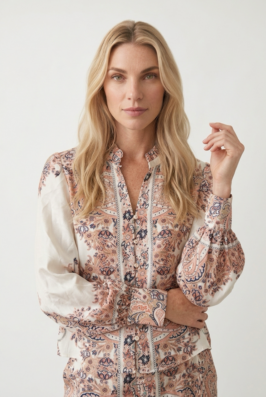 Smuk skjorte med fine detaljer