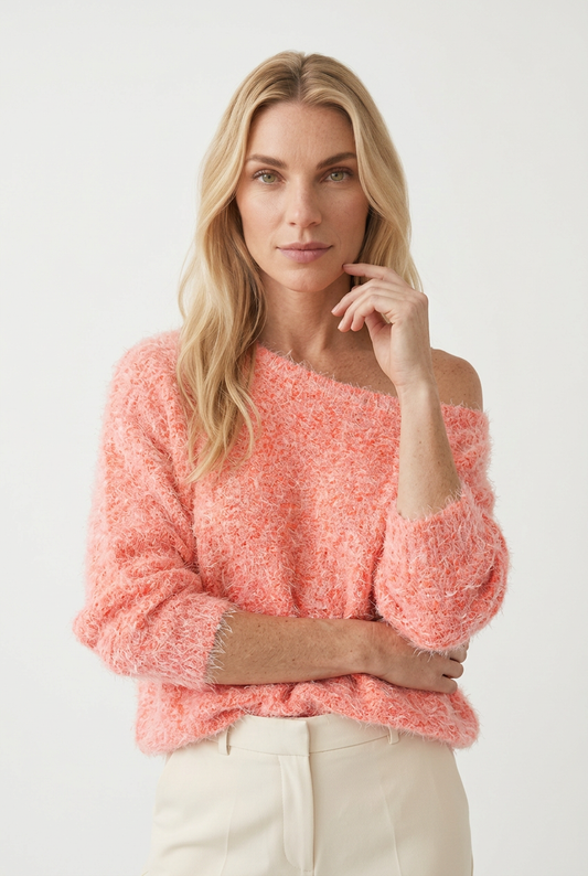 Blød og fluffy sweater med bådhals