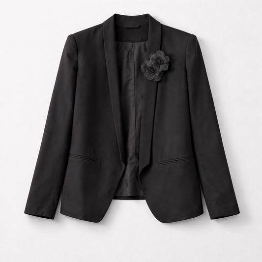 Upcycled blazer med fine blomster på revers