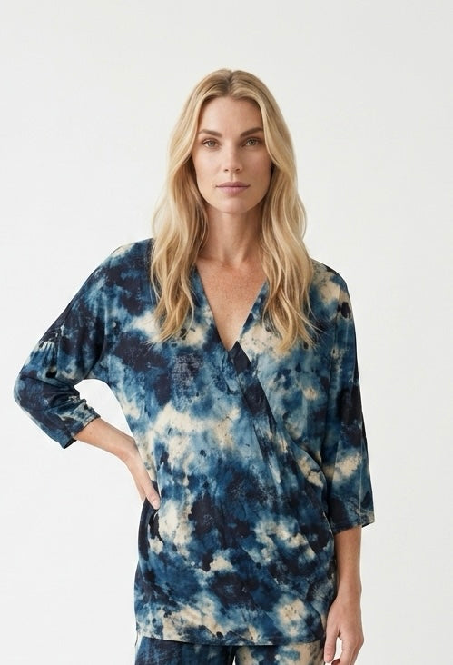 Tie-dye kjole med wrapsnit