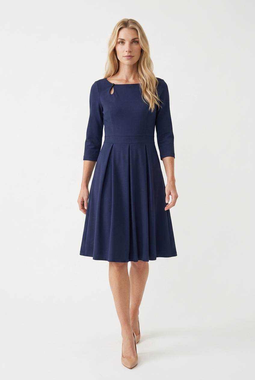 Tidløs og elegant marineblå kjole