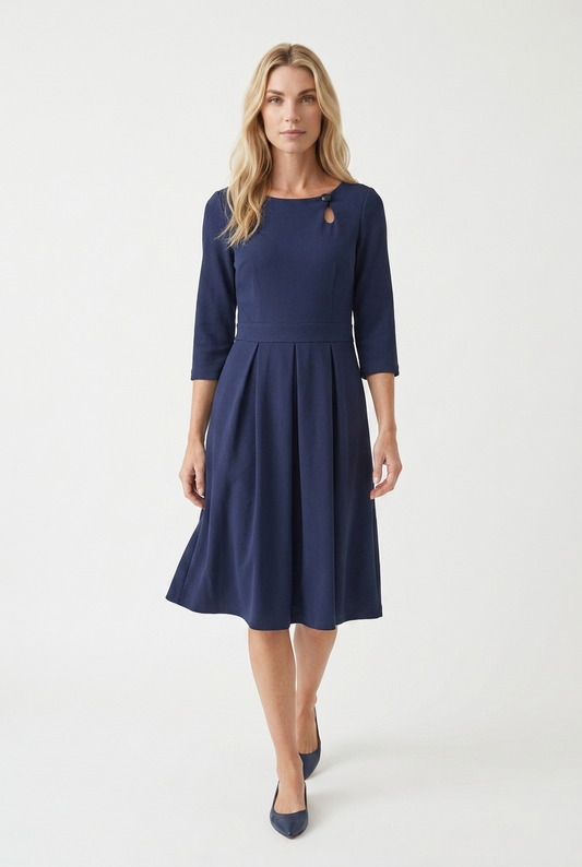 Tidløs og elegant marineblå kjole