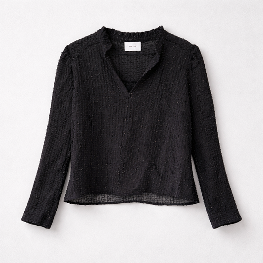 Smuk og elegant halvgennemsigtig bluse