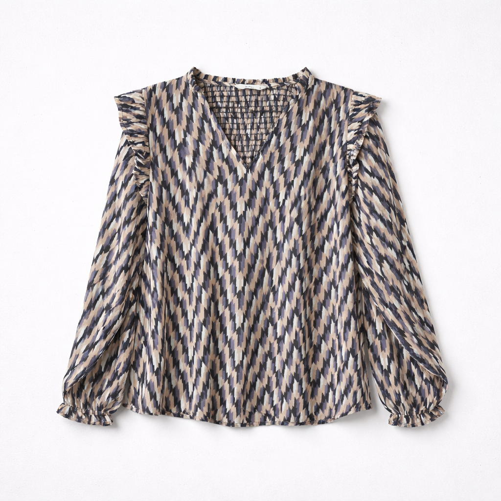 Fin bluse med zigzag-print og flæsedetaljer