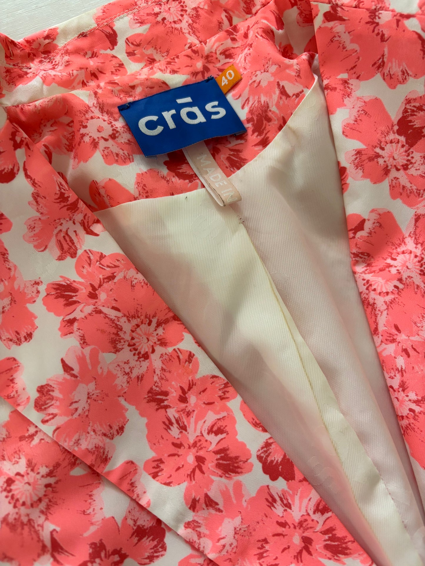 Smuk blomstret blazer med hjerteformet knap
