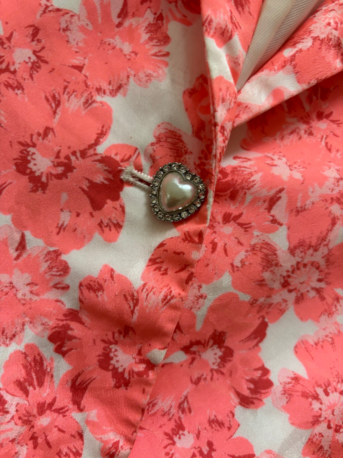 Smuk blomstret blazer med hjerteformet knap