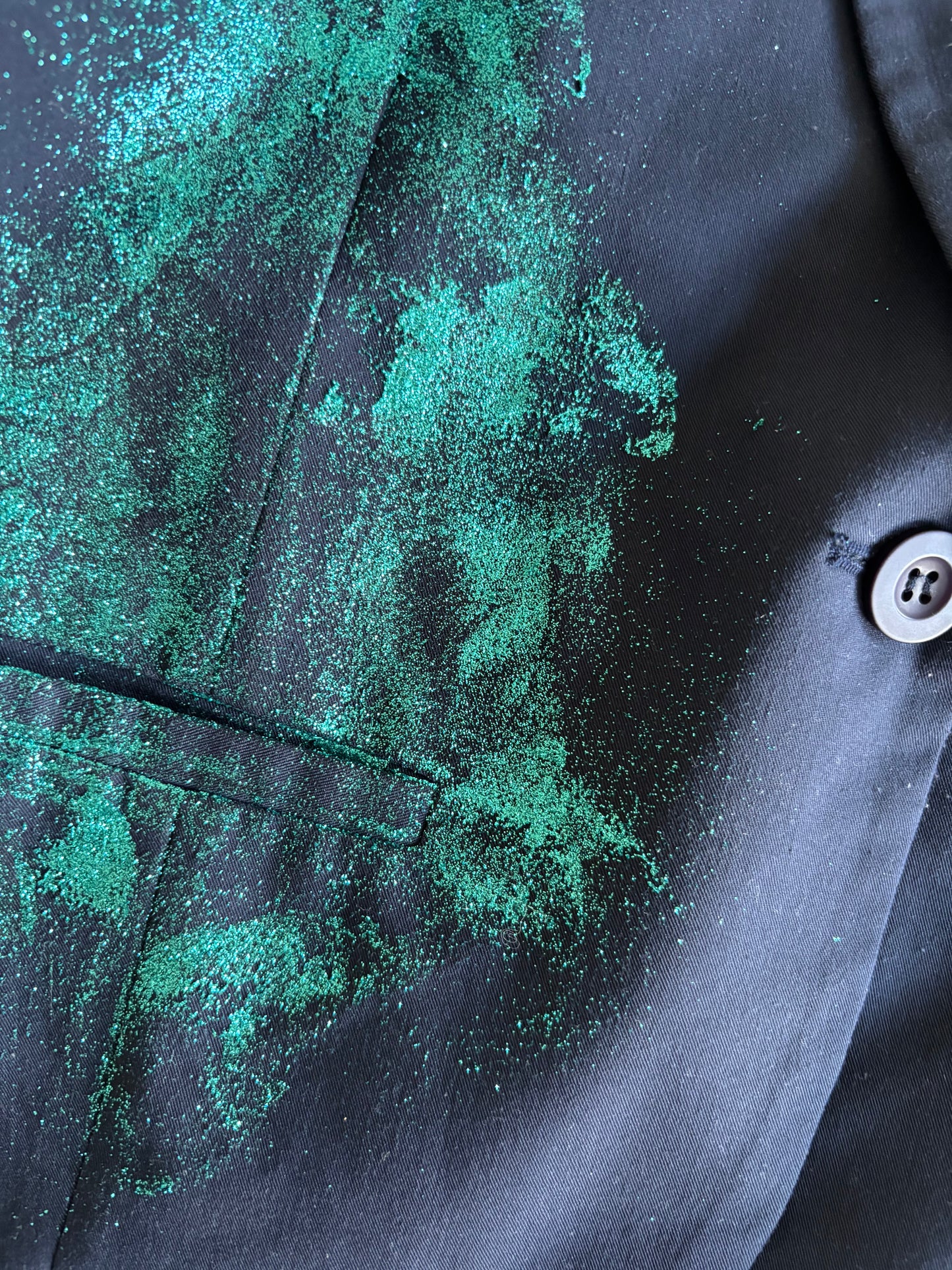 Upcycled blazer med glimmerdetaljer