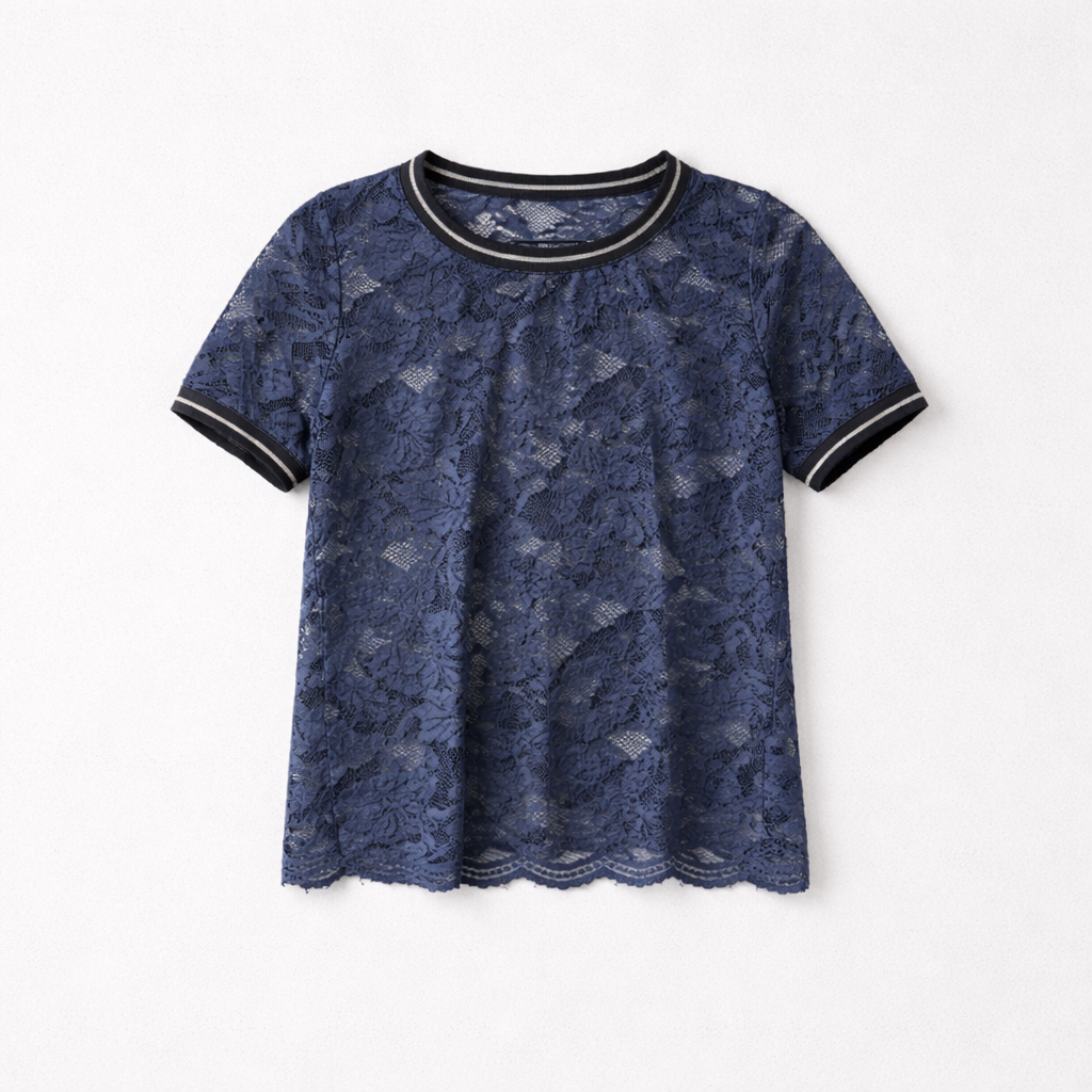 Feminin blondebluse med fine detaljer