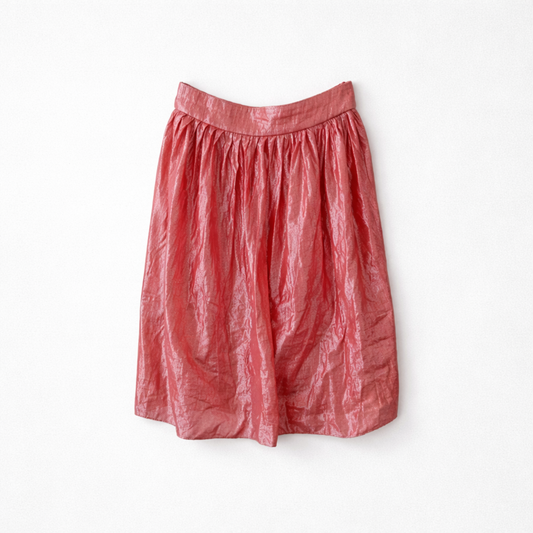 Skinnende pink nederdel med crinkle-struktur