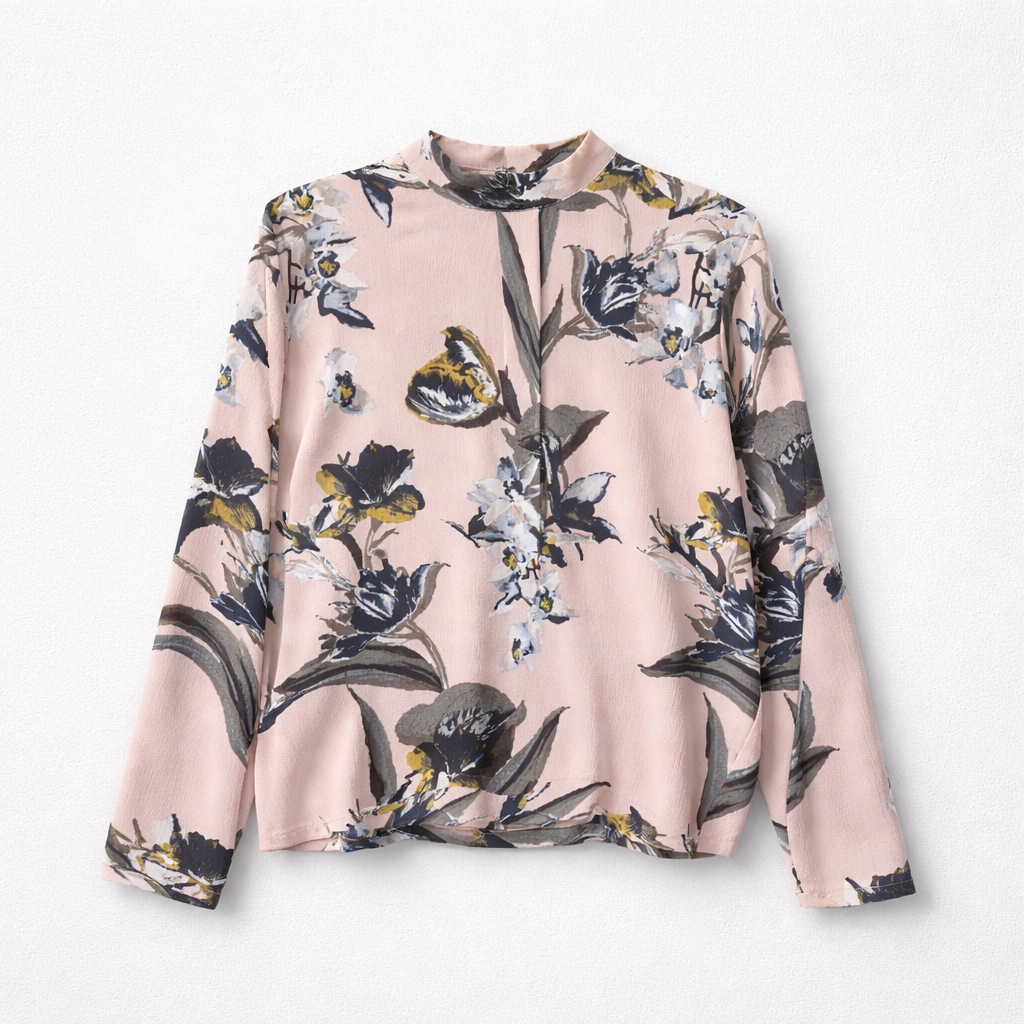 Bluse med blomsterprint og høj krave