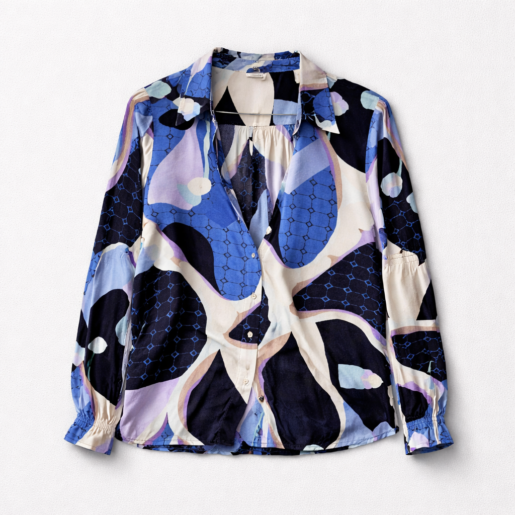 Silkebluse med abstrakt kunstprint
