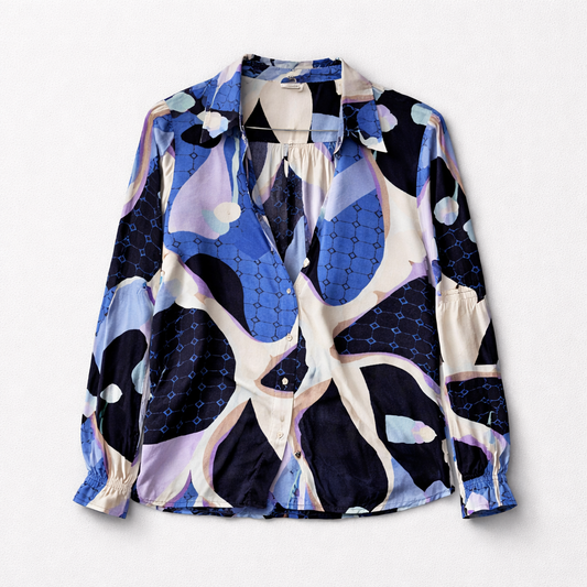 Silkebluse med abstrakt kunstprint