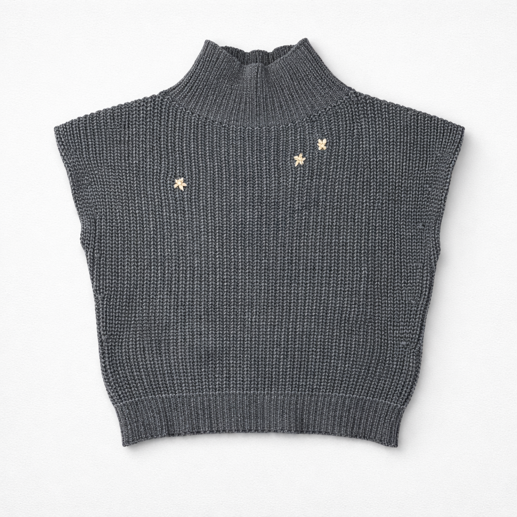 Chunky strikvest med små blomster