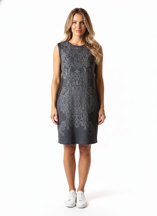Ærmeløs kjole med blonde-print - full body front view, Model B