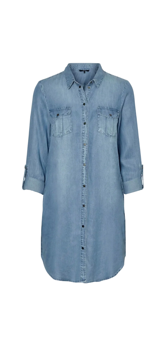 Lyseblå denimkjole med brystlommer